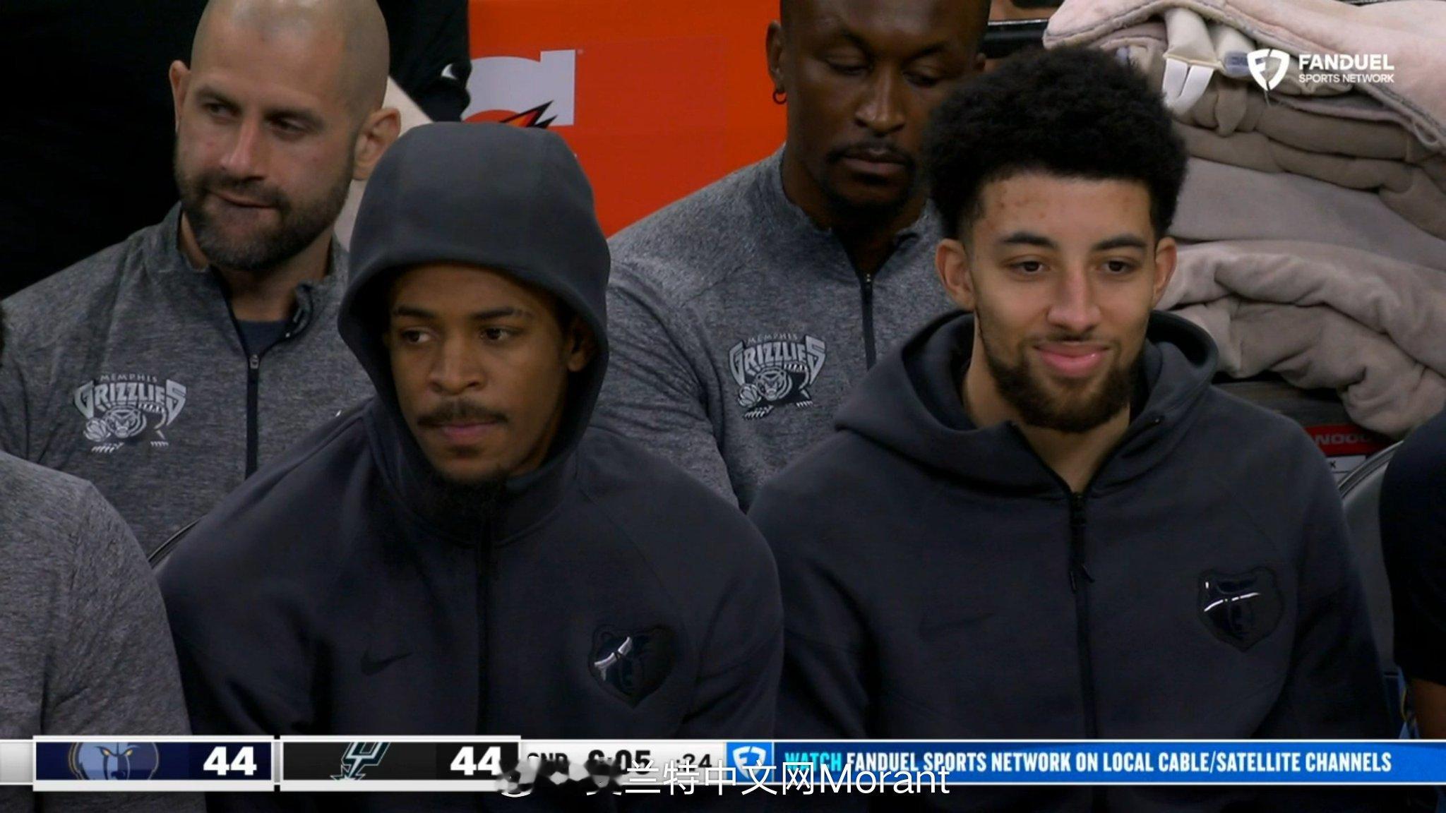 灰熊vs马刺 今日之场下莫兰特，快回来啦～莫兰特热爱篮不住