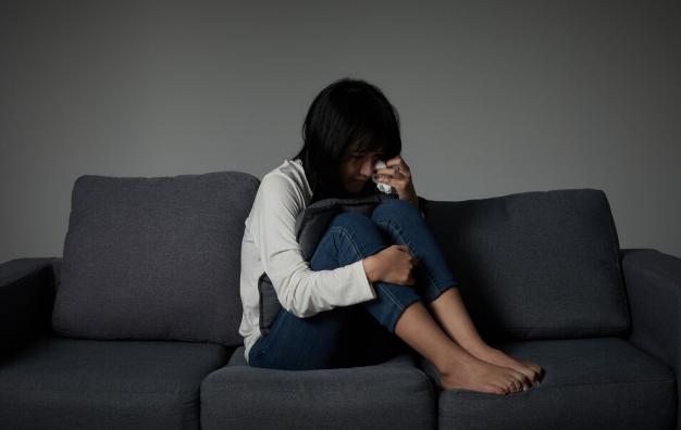 “吃相太难看了！”北京，28岁独生女小何父母双亡后，去办1400万学区房过户，竟