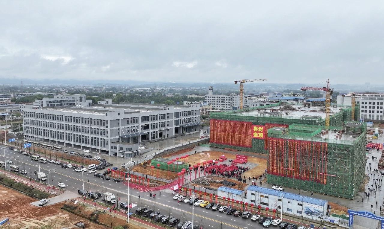 喜封金顶！浏阳湘友食品项目主体完工 预计年产值达5亿元
 
2026年3月26日