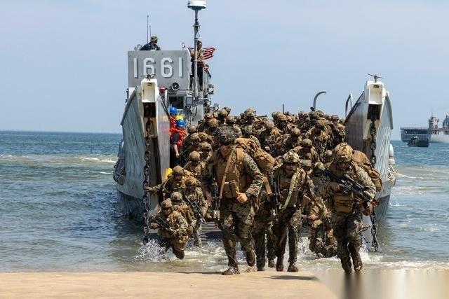 4月16日，三条新闻同时刷屏。
第一条，中国外交部面对华盛顿抛出极度夸张的加税大