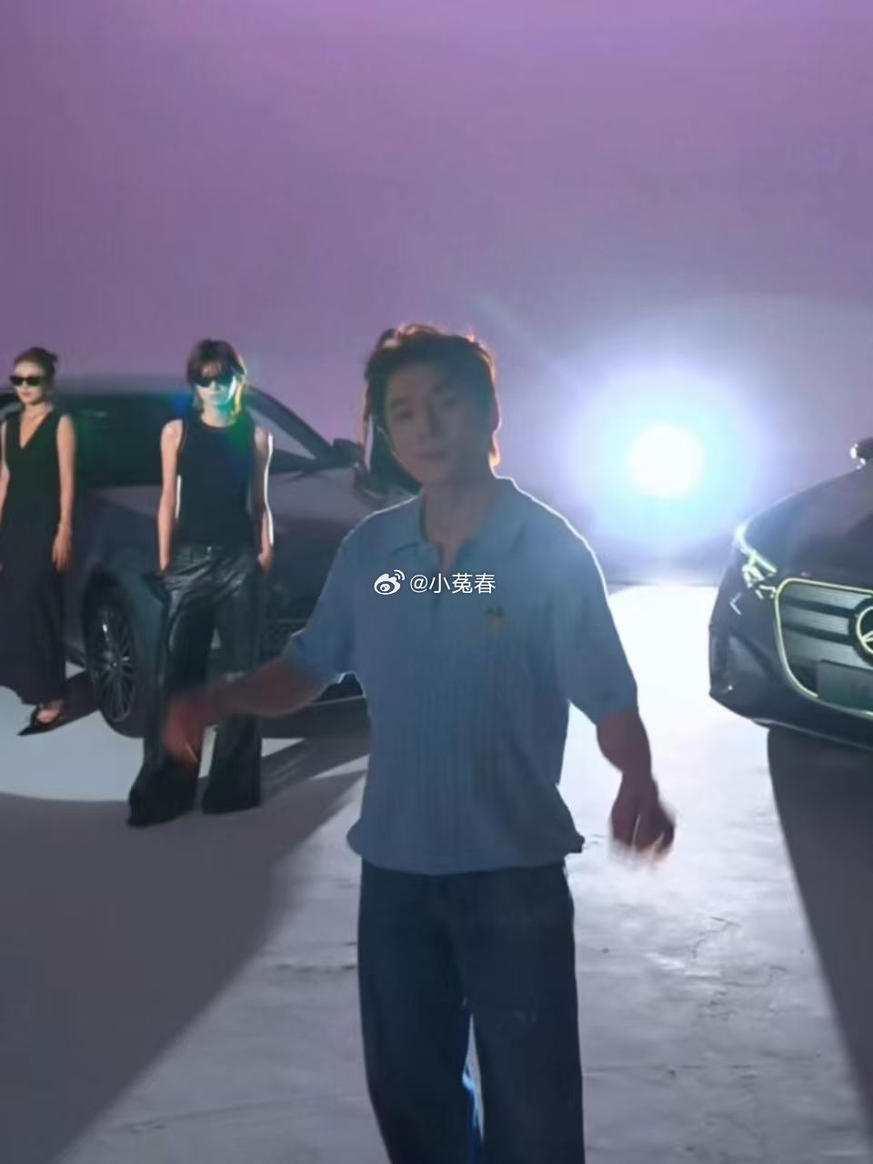 哈哈哈哈哈哈哈哈哈李佳琦在车上vs在小电驴上李佳琦拿驾照后首接大单李佳琦驾照含金