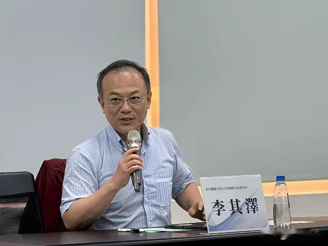 台湾学者提出两岸统一后相关建议引热议
 
“两岸统一后建议：一，过渡期解放军不进