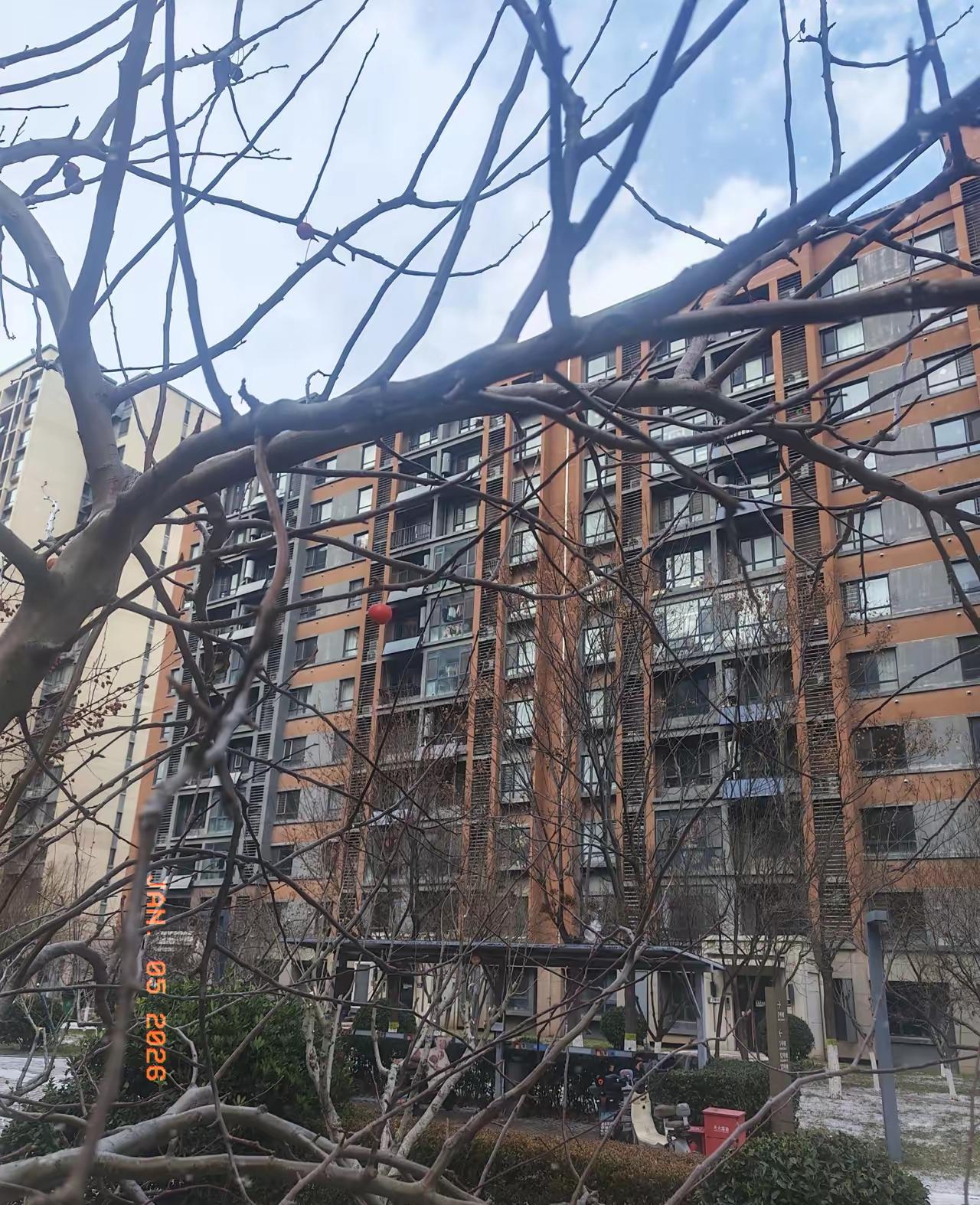 最近烟台发生一件大事，LG工厂解散了，不是破产，是迁移搬去越南了。
​1400人