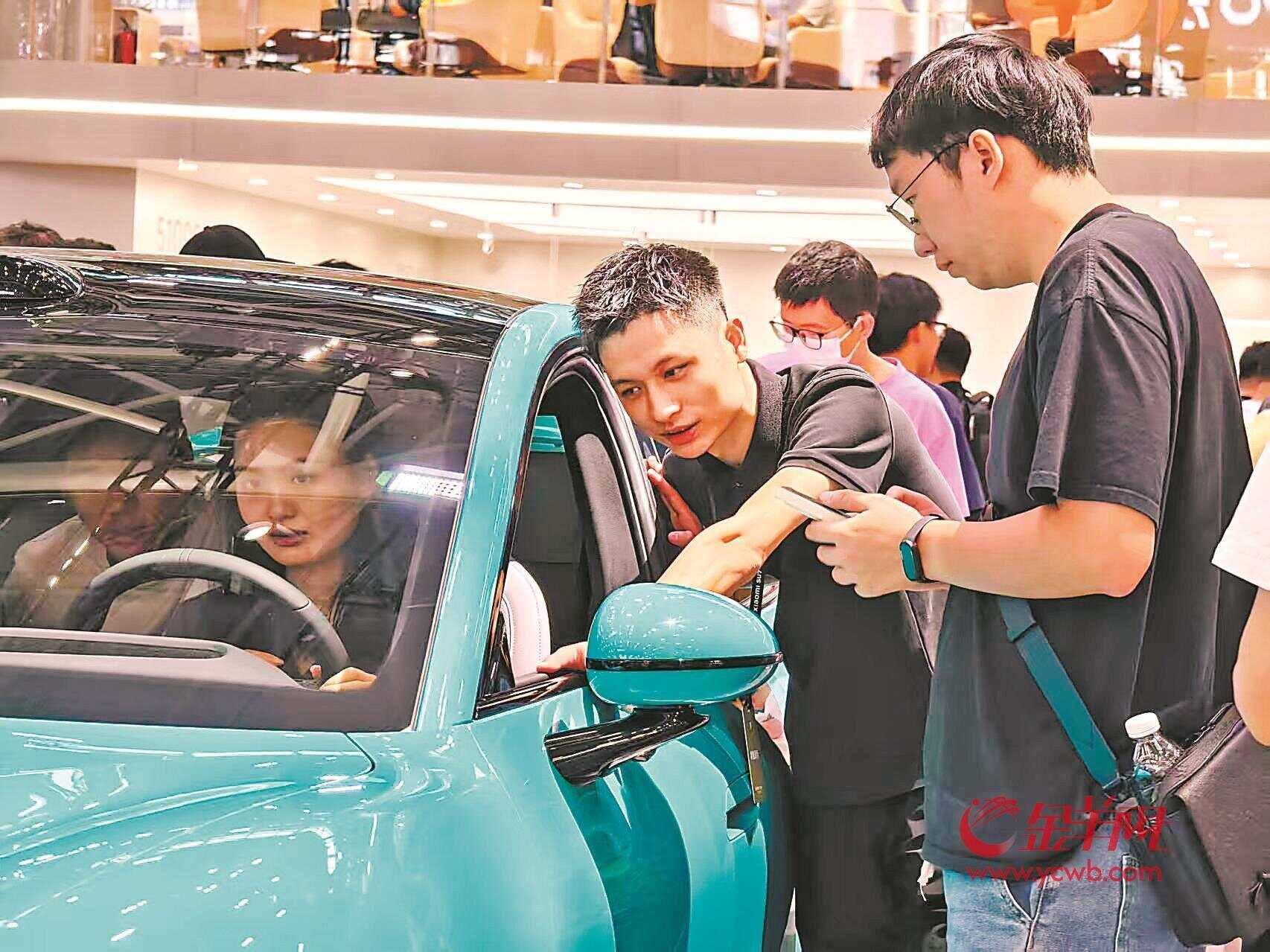 头部领跑格局分化 11月新势力车企“双雄争霸”