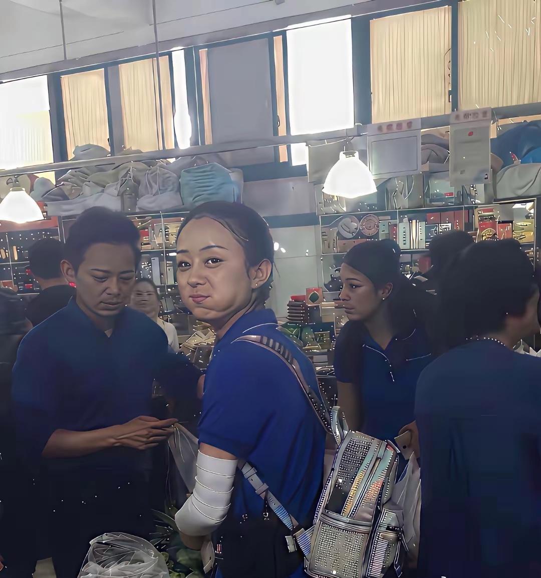 我都差点不敢认，这竟然是赵丽颖，不知道她读技校的时候有没有谈过男朋友，男朋友估计