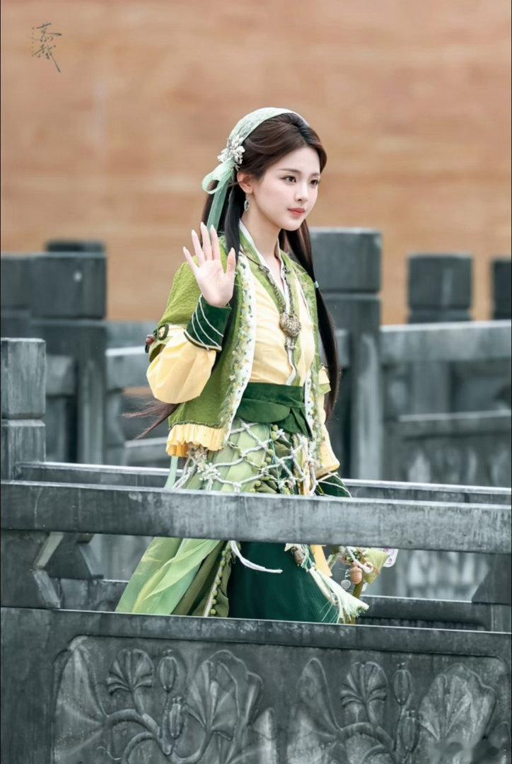 杨超越开推4古装仙侠感杨超越开推4有古早仙侠那味儿了 杨超越这两套造型就是一个完