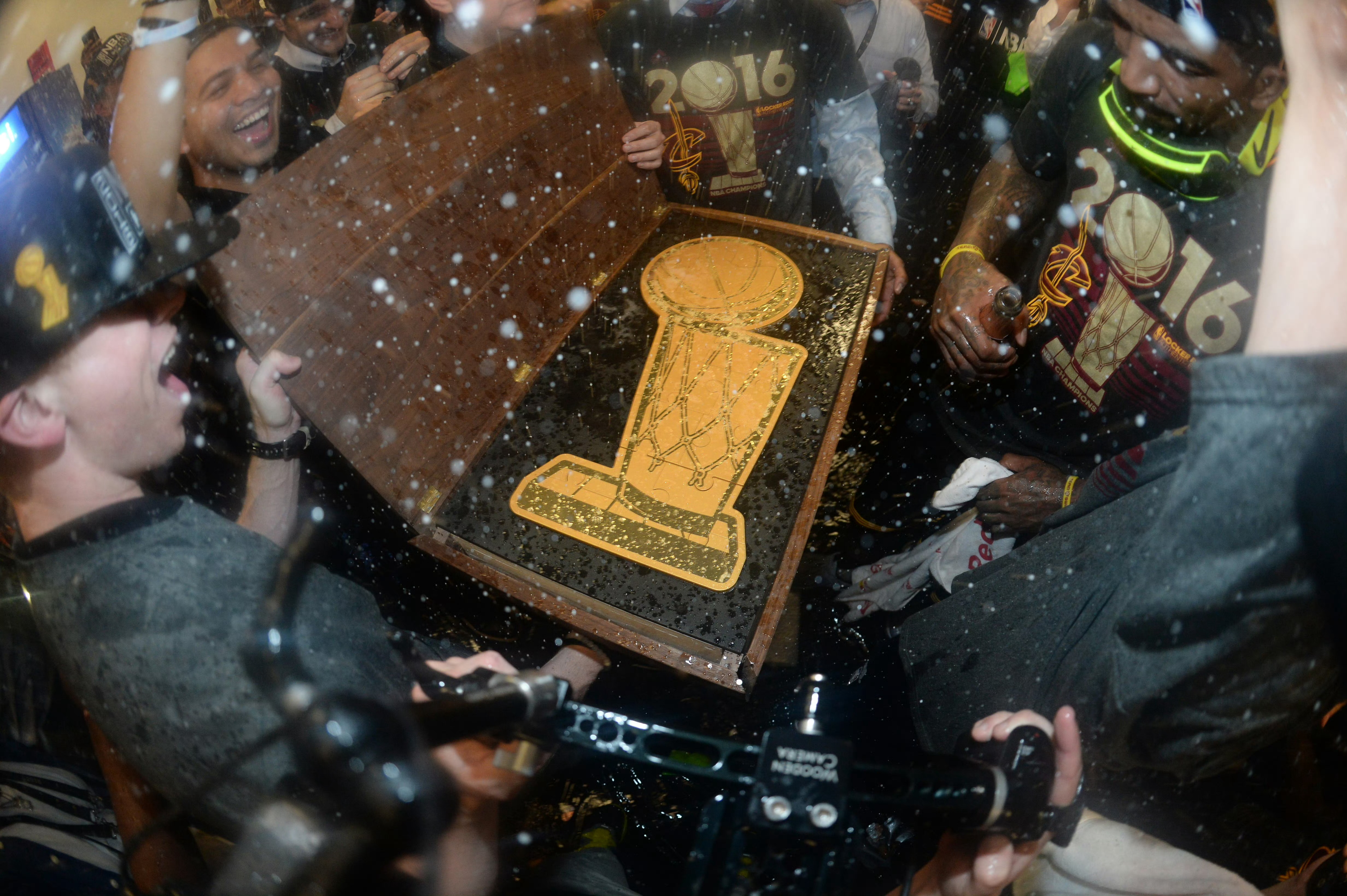 冠军🏆拼图🧩克利夫兰骑士骑士1-3逆转勇士赢得nba总冠军十周年骑士nba总