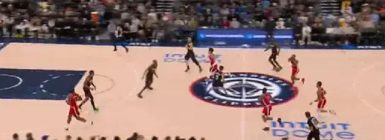 杜兰特最怕的防守人，从来不是詹姆斯。
 
是哈登。
 
你看数据：最近五次单挑，