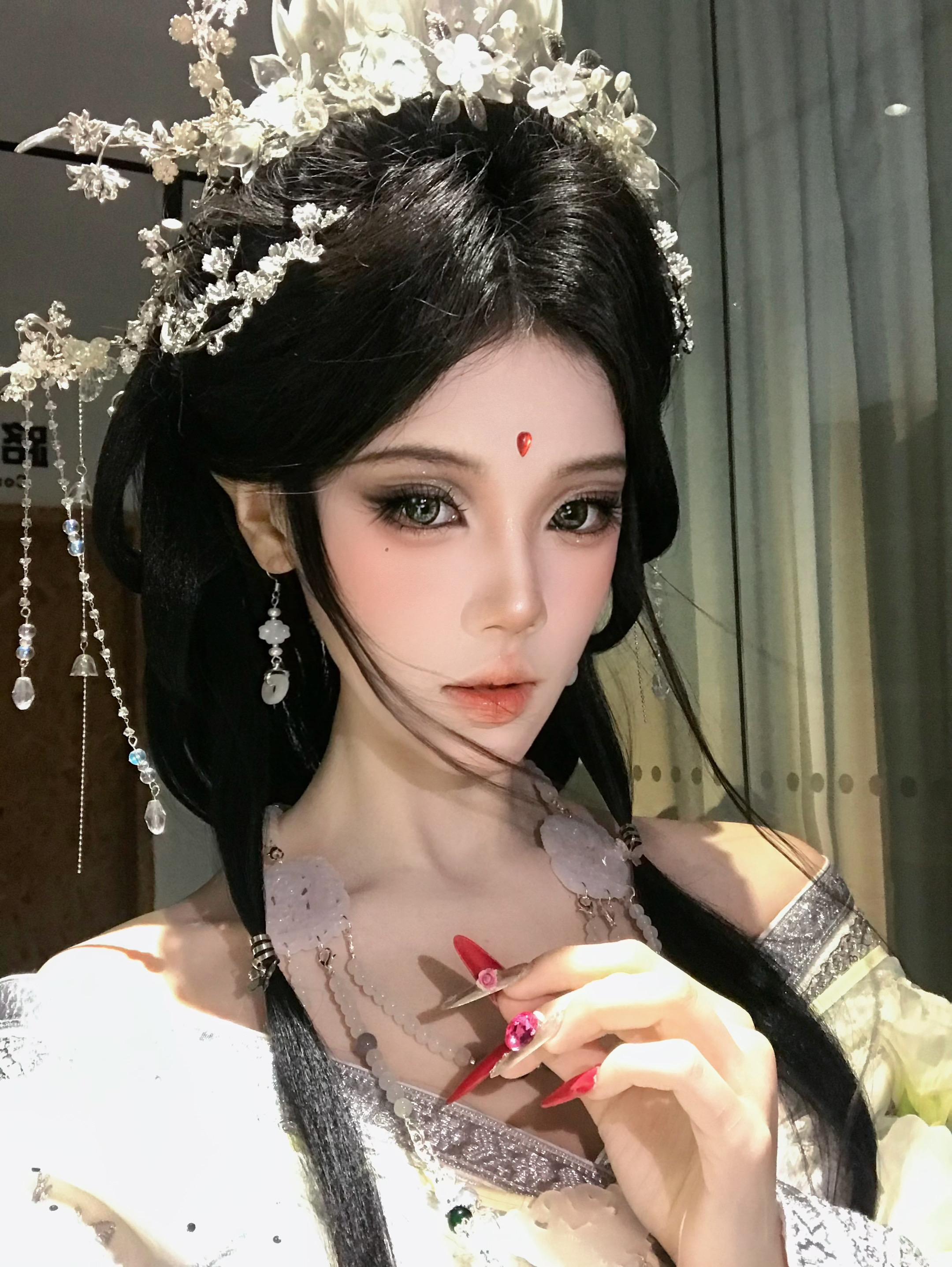 村里酬神多庙会 年年由我扮观音