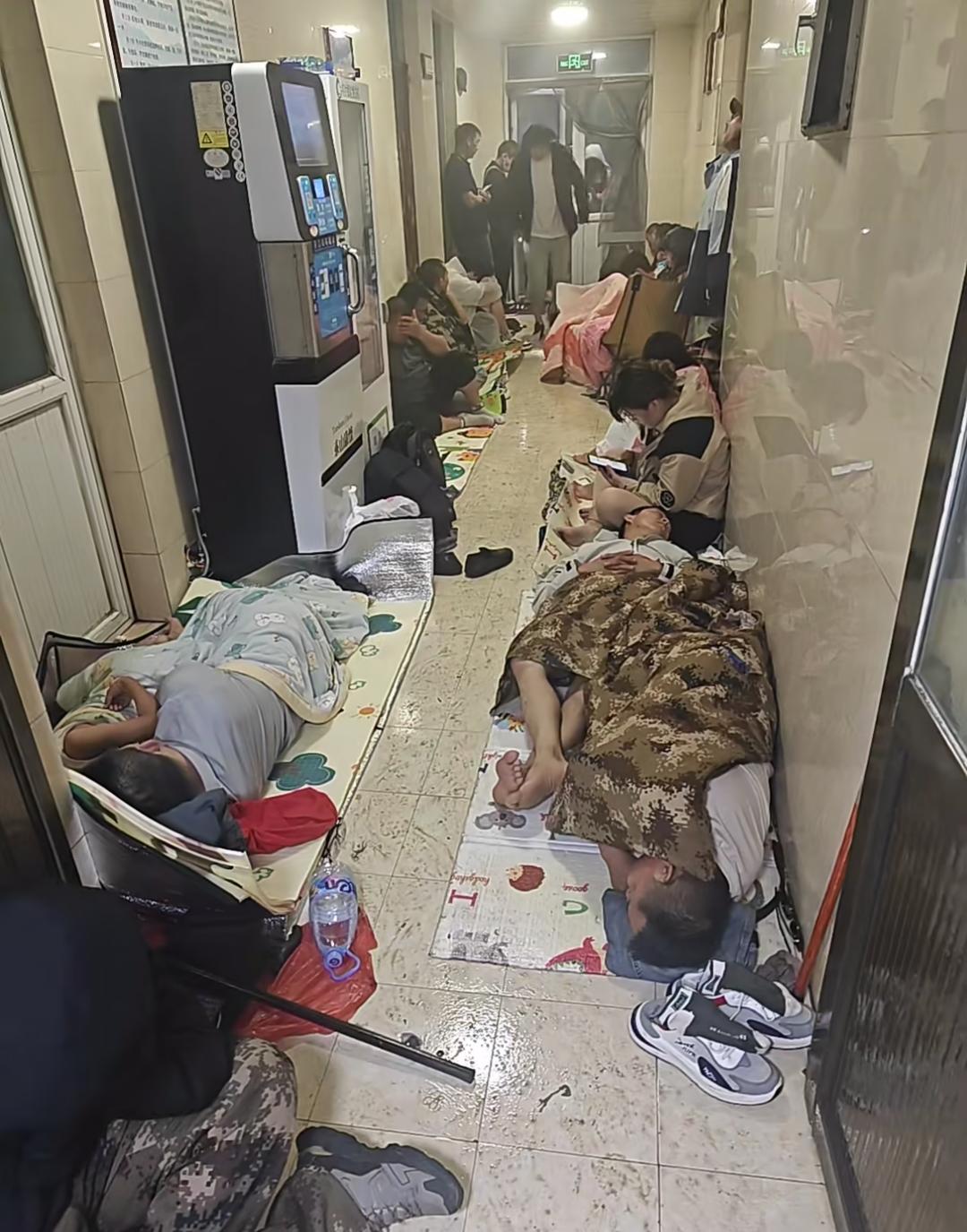 几千人挤在厕所里团建，是不是对“有眼不识泰山”有什么误解？
这届五一特种兵我真服