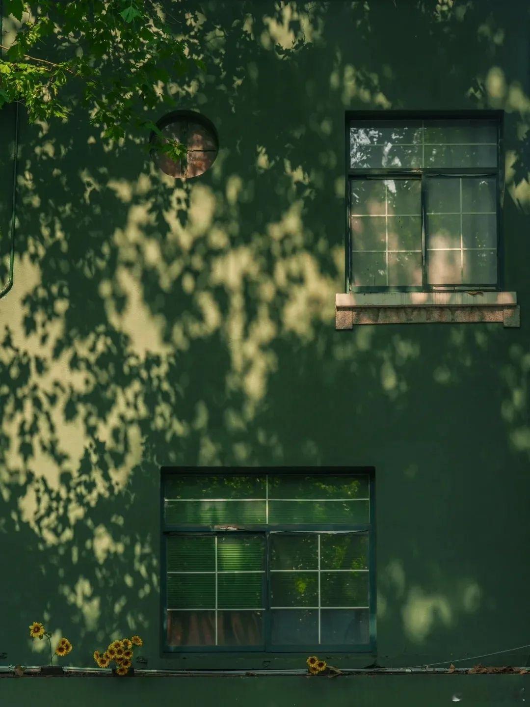 年轻时愿意结交有各种优秀品格的人，出色的人，才华横溢的人。马齿渐长，更愿意结交和