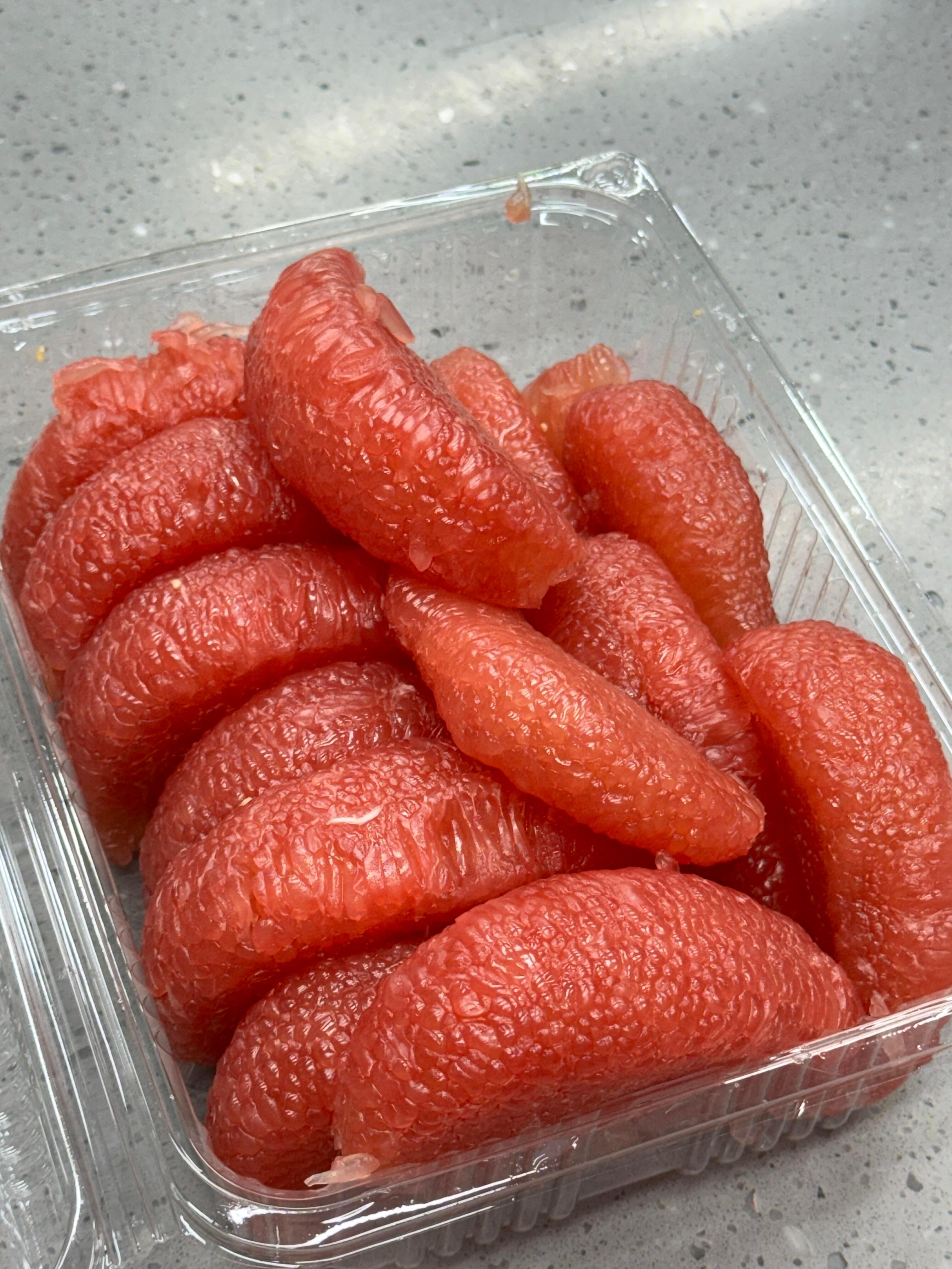 短短一周把春夏秋冬都过了一遍把换季的衣服整理完毕后👔去吃了火锅暖暖身子准备过冬