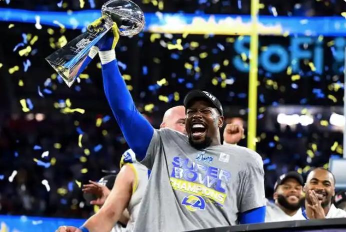 一提到澳门，大家都知道是赌城，曾经比拉斯维加斯还牛。

可就在2025年12月3