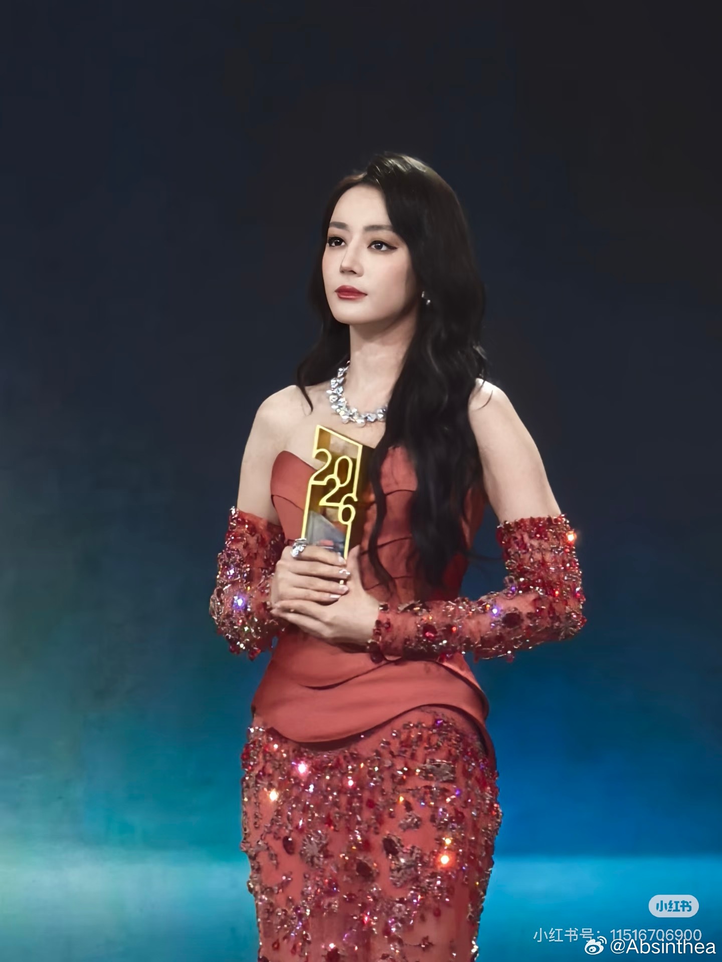 恭喜热巴获得年度推荐电视剧女演员好大气的美《利剑玫瑰》值得所有的爱好久不见迪丽热