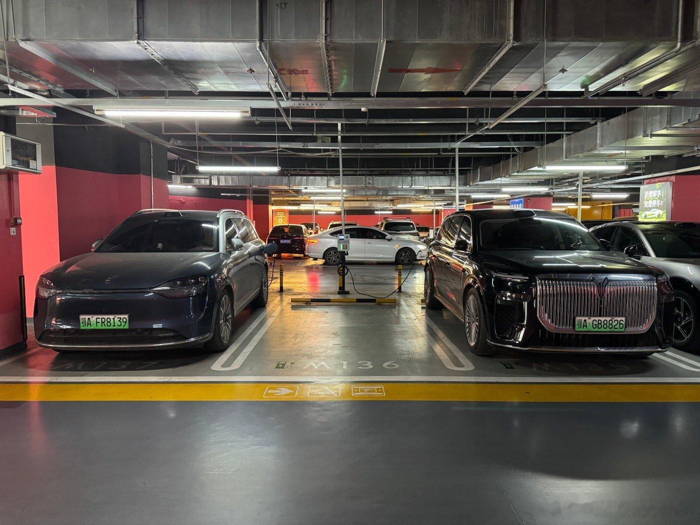 我是不是该停一台极氪9X进去问界M9岚图泰山极氪9x