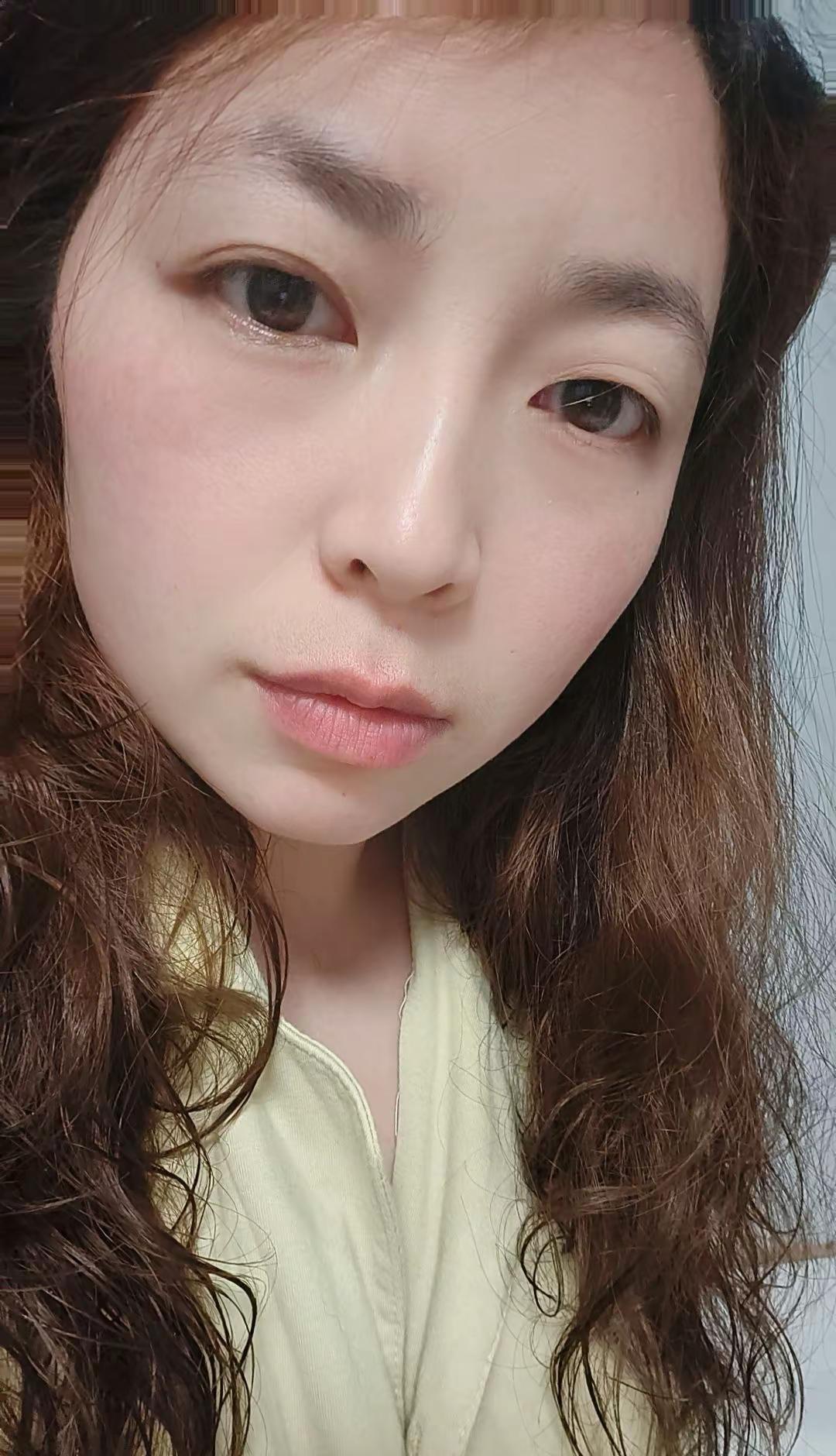 姐妹 清醒点吧这个年纪能看上我们的只有两种人一种是搞我们钱的，还有一种就是觉得我