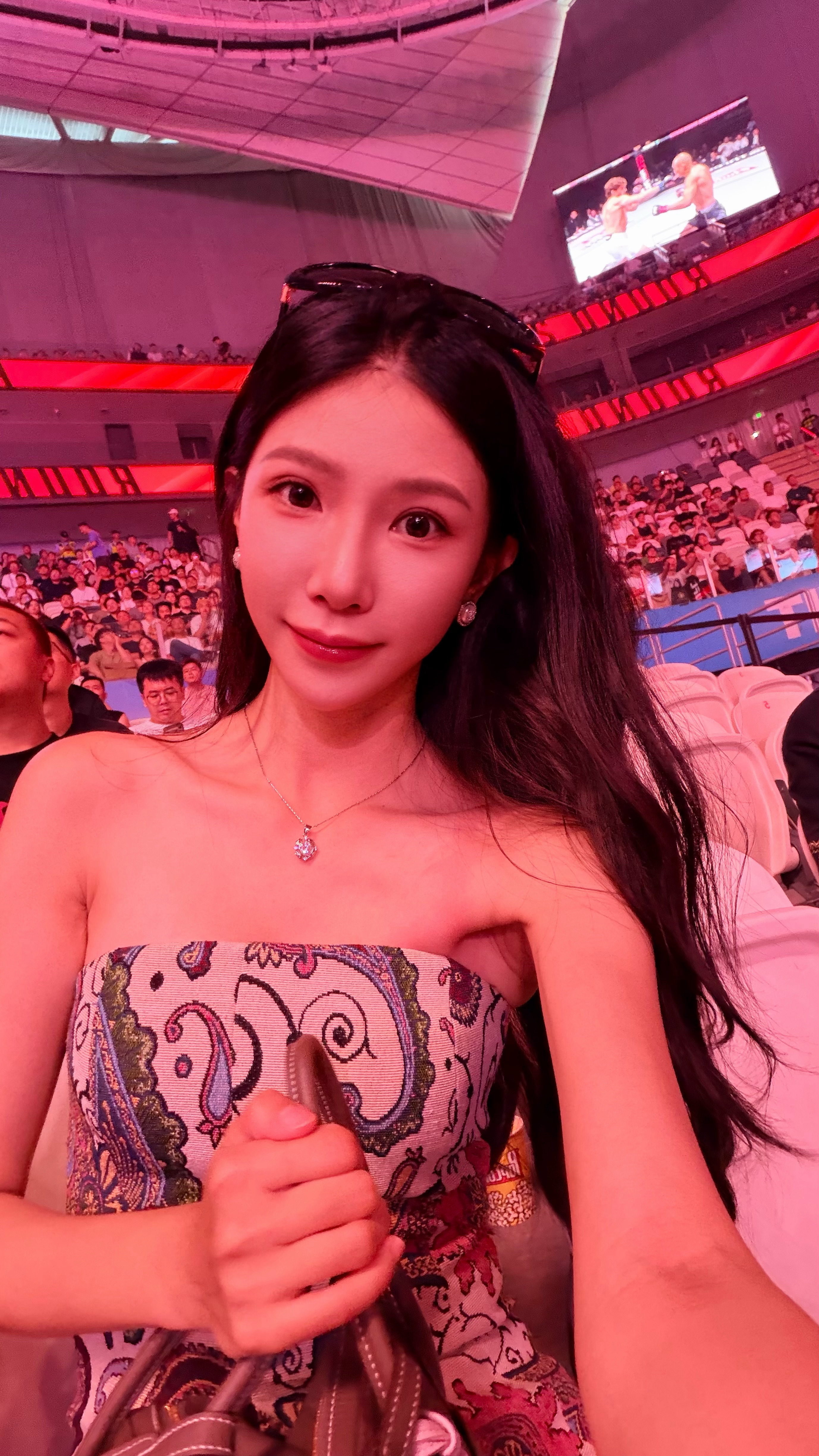 真的有点看不了，全场在欢呼，我在吱哇叫[泪]好残忍[泪]  ​​​
