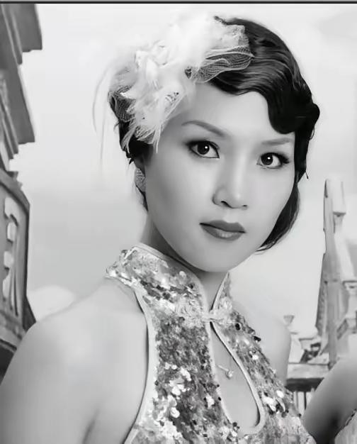 顾祝同执行军务，路过家乡，偶然想起结发妻子，于是回家去看望，谁知进门见妻子肚皮鼓