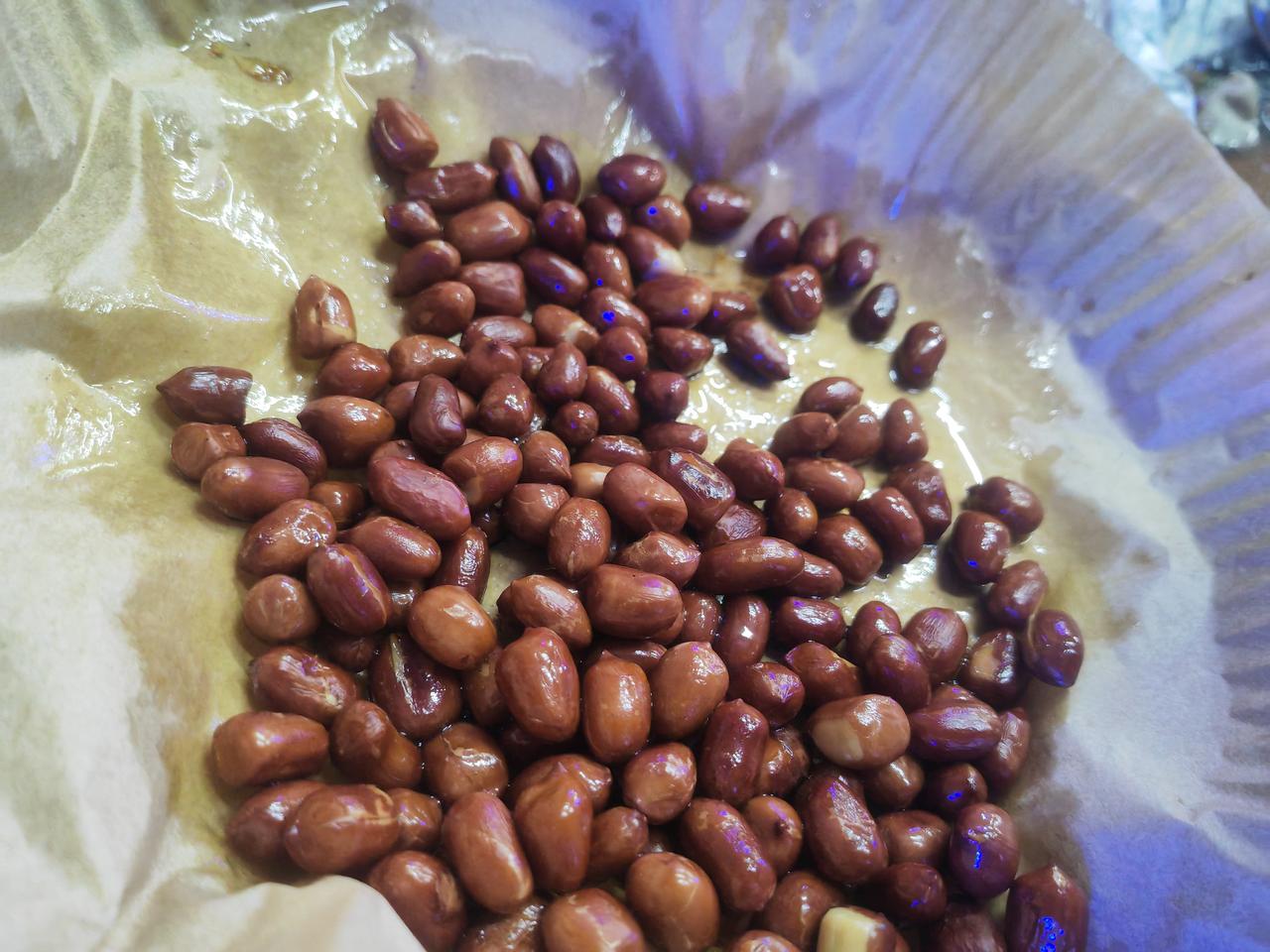 弄点花生米，喝点饮料，能饮到天亮。
饮料不健康，
还是要喝多点白开水，
白开水配