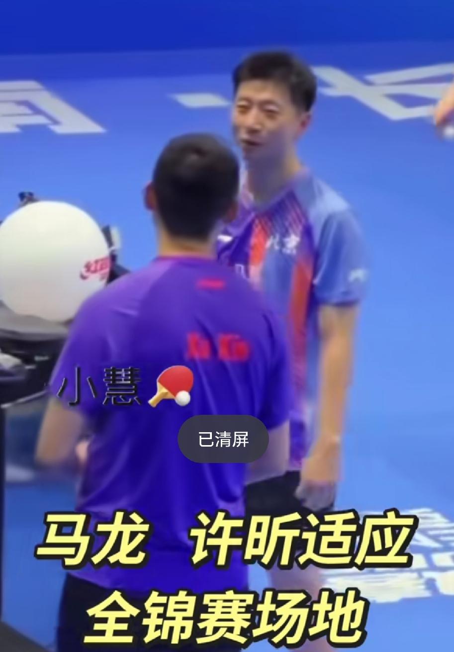 龙蟒同框打球，
气得龙队直跺脚，
真是太可爱了，
小表情小动作一点没变[捂脸][