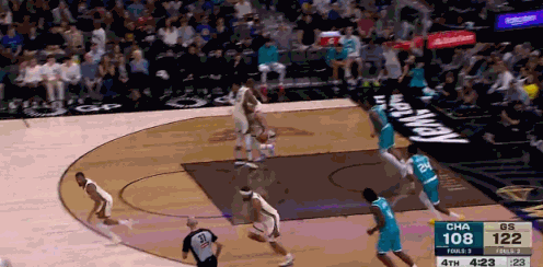 穆迪！！三分！！打进！！！ 