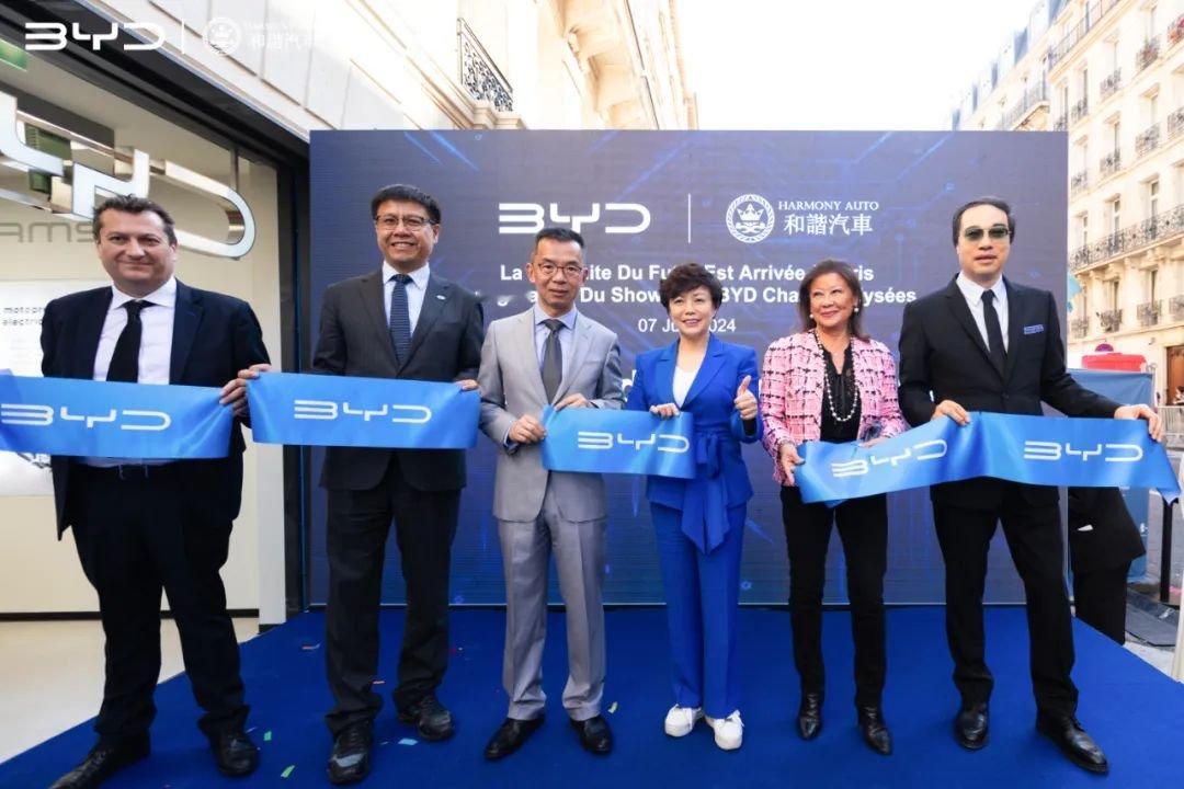 中国电动汽车比亚迪欧洲旗舰店5月7日在巴黎香榭丽舍大街开业。新店面积约600平米