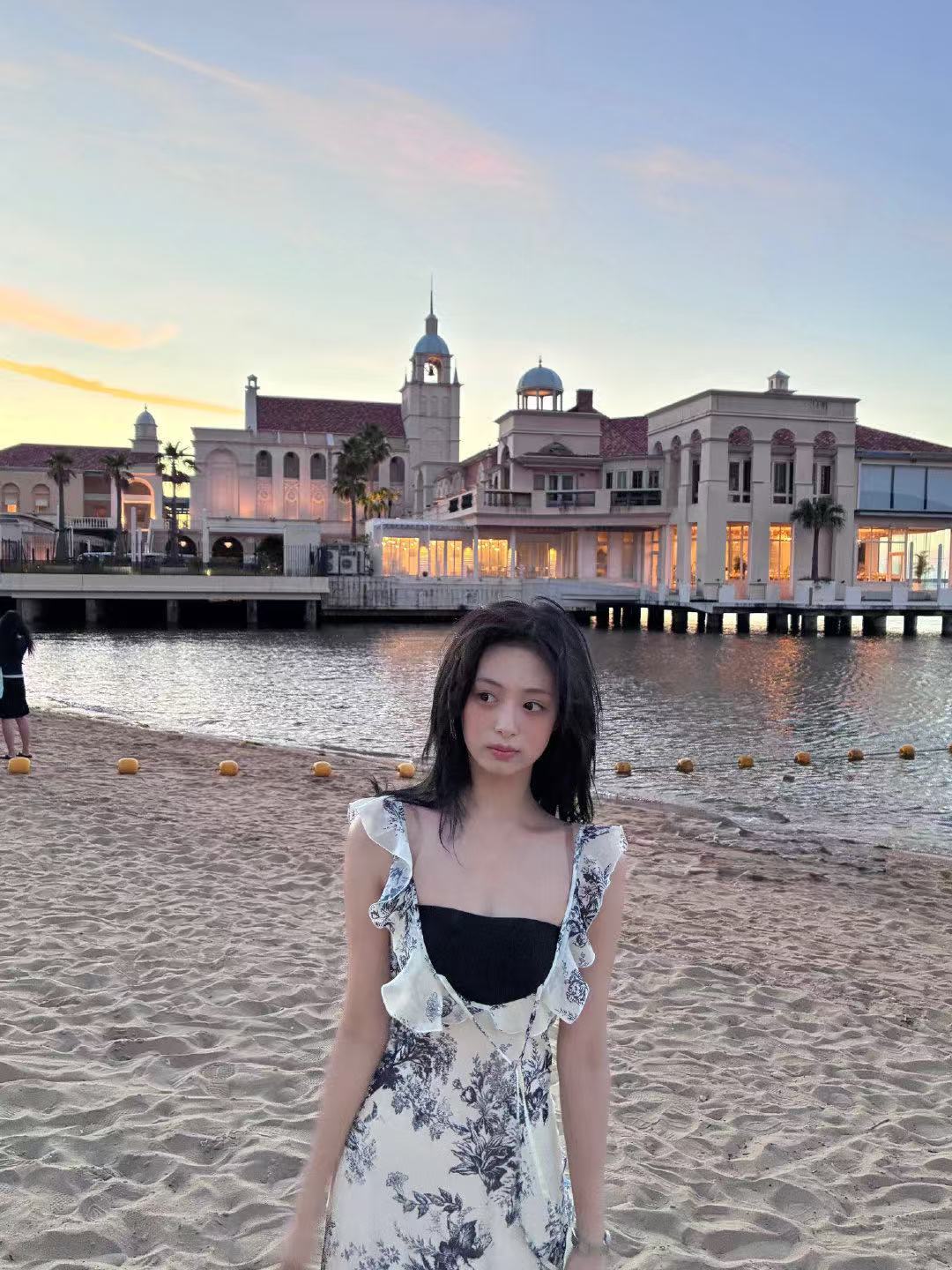 郑雅贤的闯中态度🈶起因是粉丝提醒衣服穿反了 没想到反手就是一个惊人回复“卧槽我