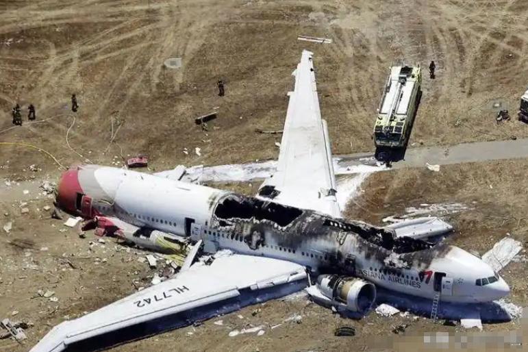 为什么宁愿航空遇难死亡率那么高，也不给乘客自主选择跳伞的机会？

2022年东航