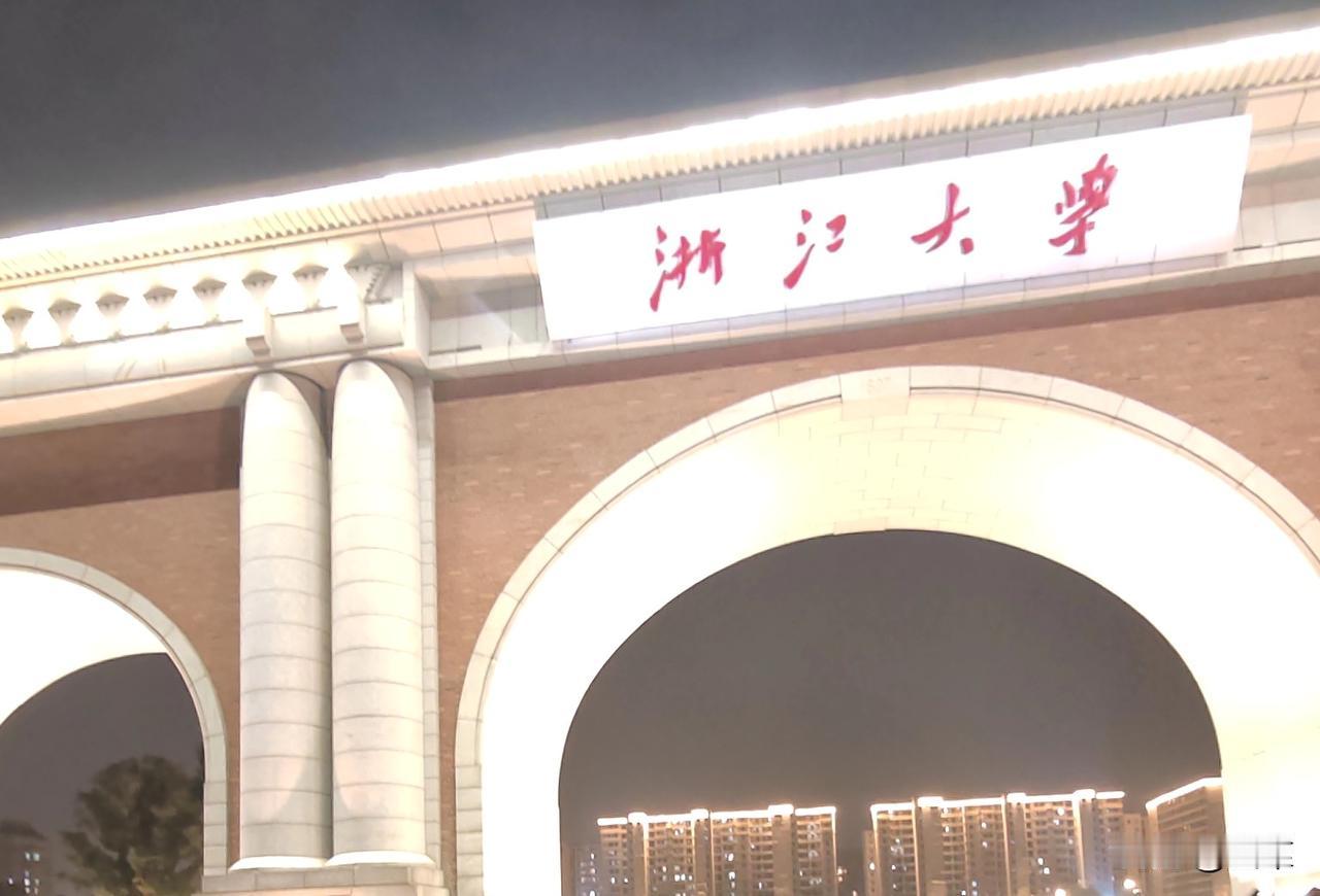 别看秋假就几天，但班里几乎所有家长都带着孩子出门了，有不少乘飞机去北京海南的，或