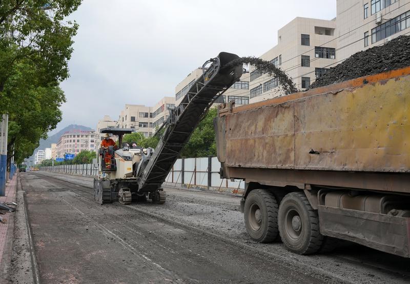 【东阳这条路改造提升，注意绕行】近日，东康路（广福东街至湖莲东街路段）道路提升改