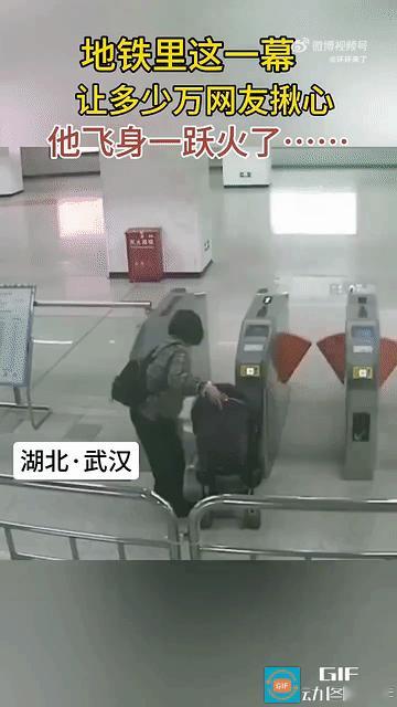 他抱住孩子那一刻，我们都松了一口气。