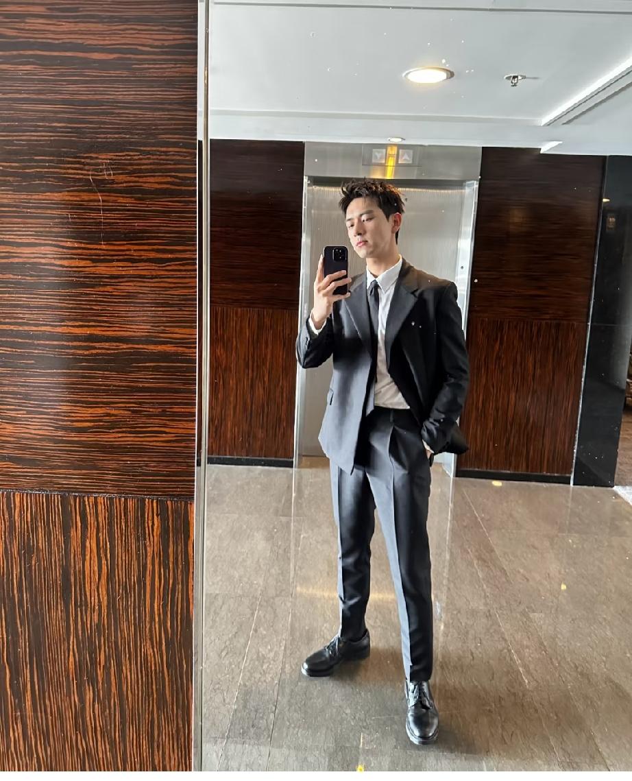 到底什么样的女人才能配得上这样的男人？