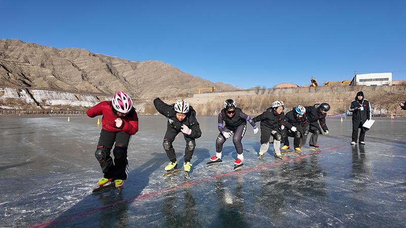 全国大众室外速度滑冰挑战赛让宁夏石嘴山的冬天"热"力十足