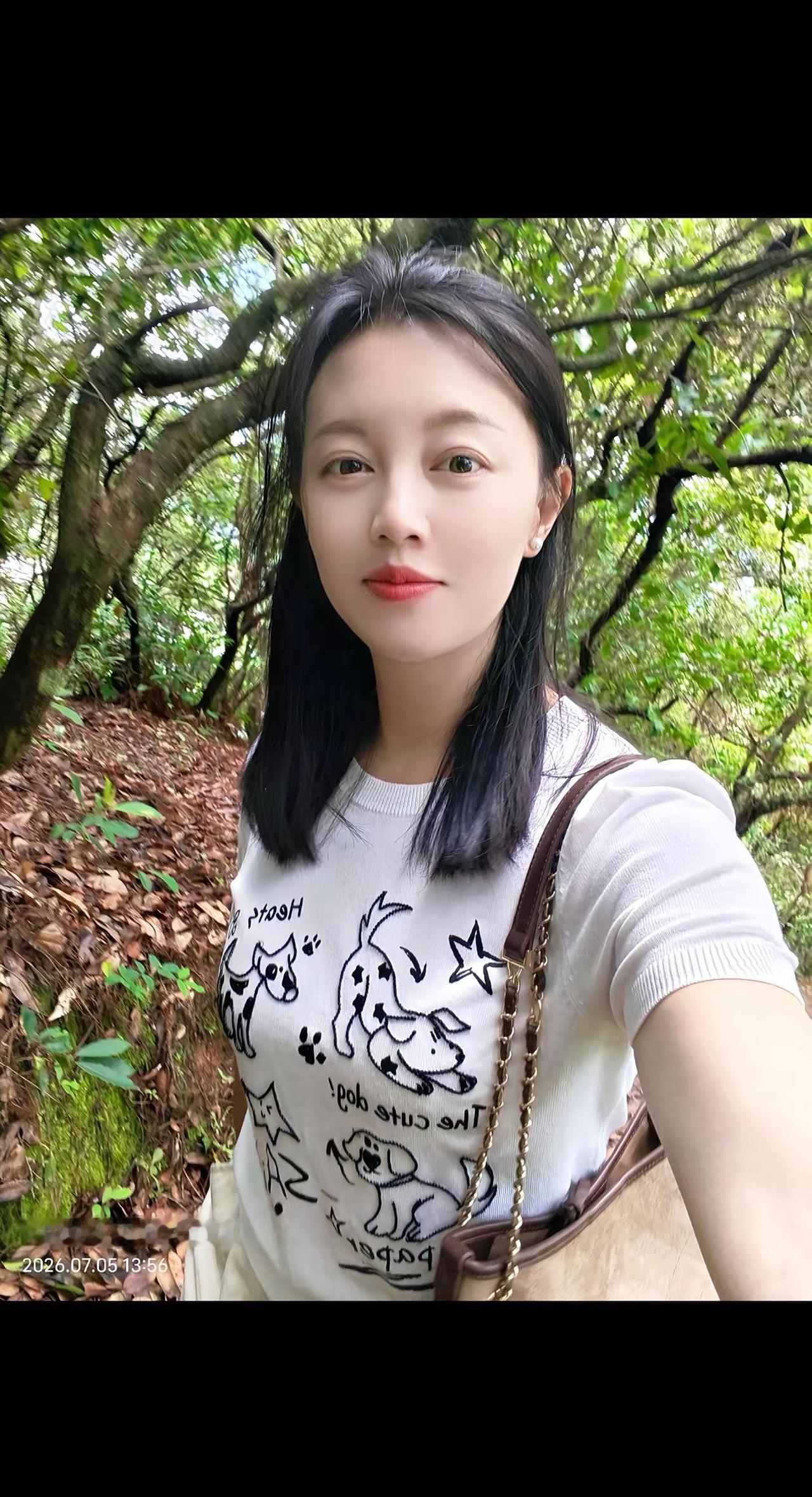 后来工作占据了我整个生活，起床了要上班，下班了要睡觉，无趣的生活，我已经忘记了什