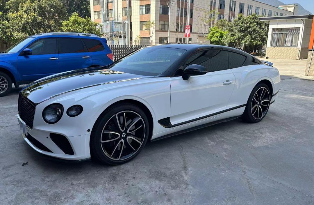 宾利 欧陆 GT V8 白外/蓝白 准新车[酷]2021年10月上牌，8300公