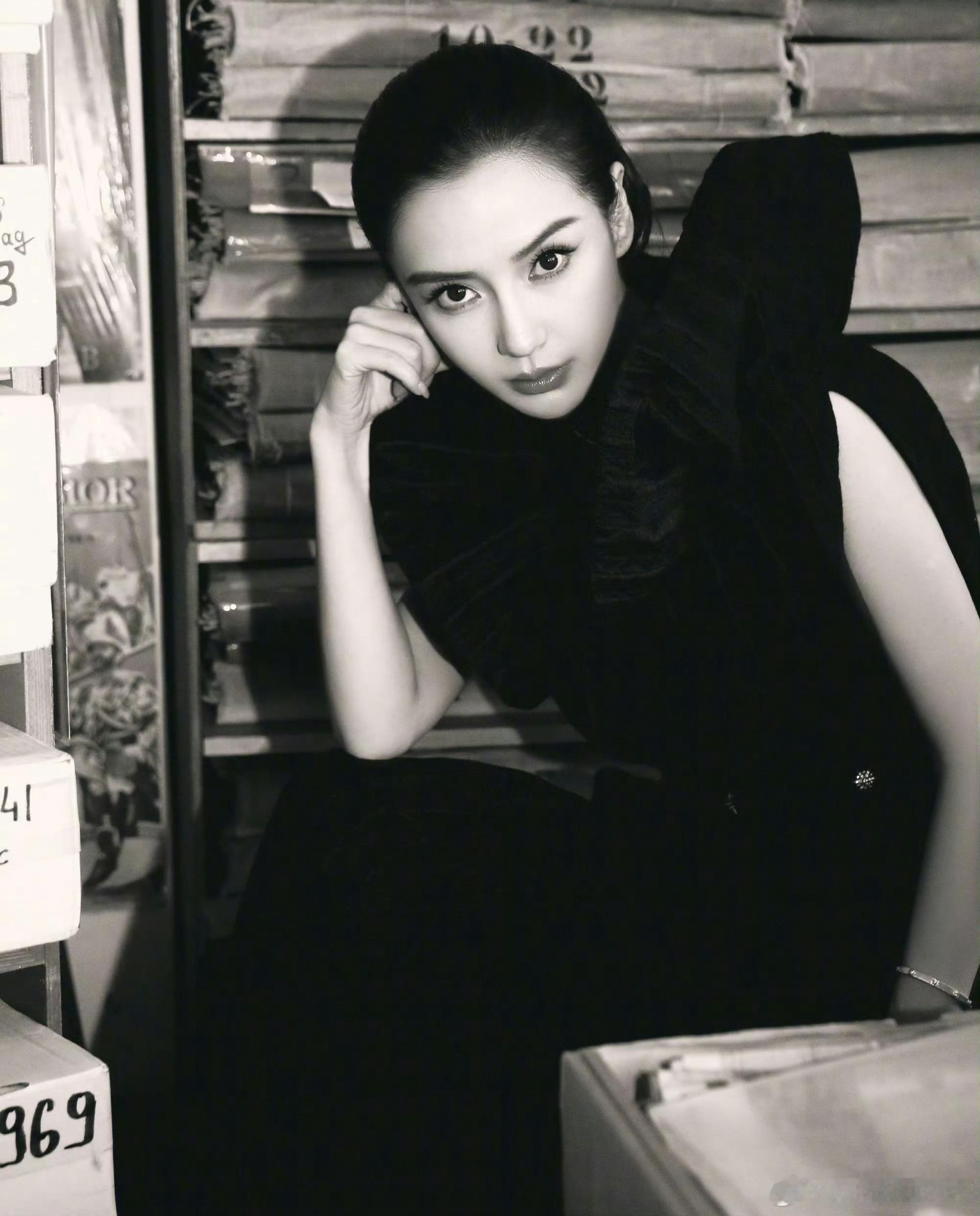 Angelababy参加小海绵学校义卖会好美呀鼻姐 