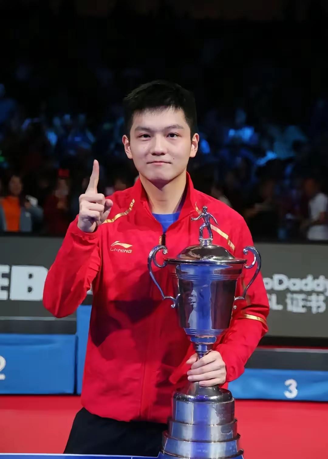 侬好上海呀
4月8日，全国的乒友等待一个顶级运动员的归来～樊振东。
希望樊振东归