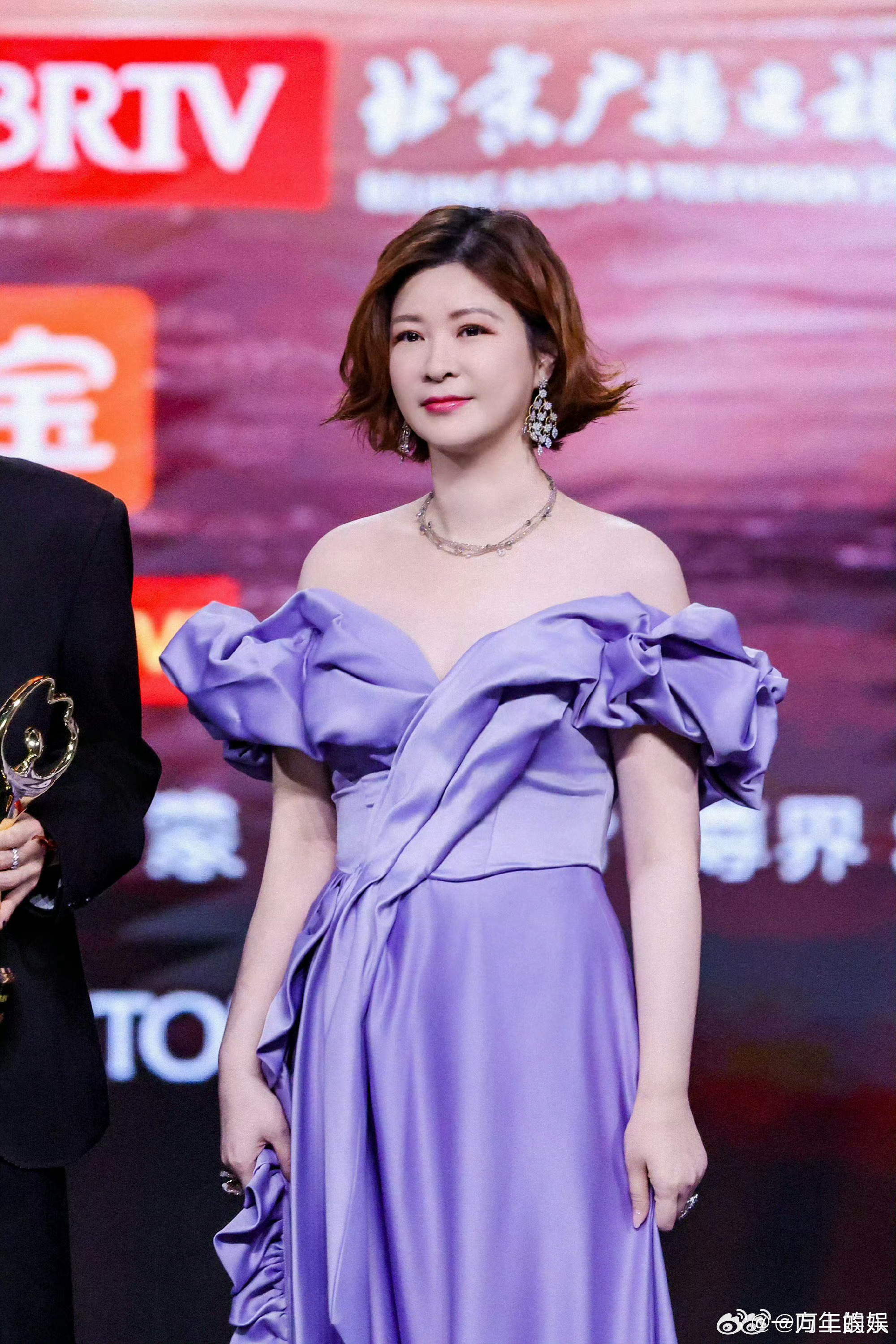 杜华往那一站自带拉票效果杜华人还怪好的 只要杜华抵达录制现场，全场投票氛围瞬间升