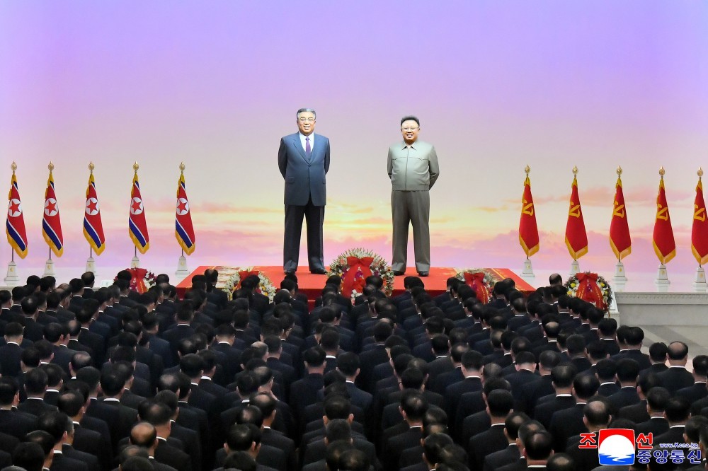 🔴【党中央领导机构成员在建党８１周年之际参谒锦绣山太阳宫】在作为代表劳动人民的