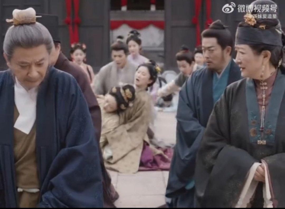 兰香如故掐人中转场  据我观察这段是全剧播放量最高的片段，赐婚把两个妈气晕后掐人