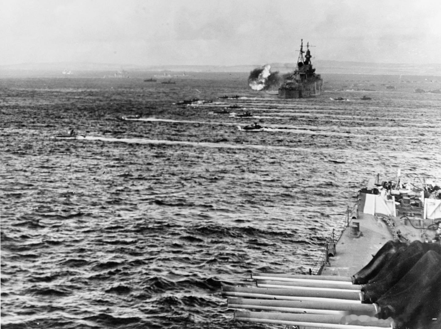 陆战队在塞班，摄于1944年6月15日及之后。图1-11可见D日抢滩登陆的实况照