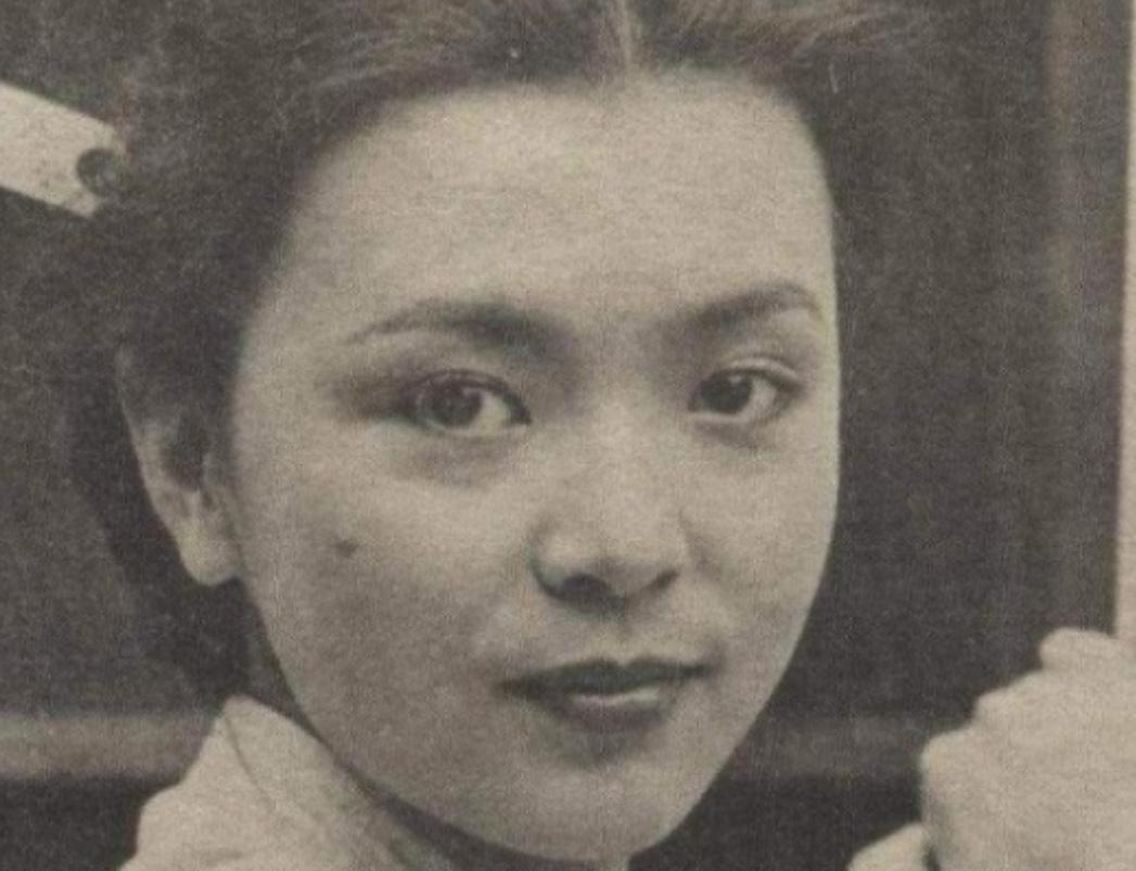 1935年，一名风月场所的女子恳求37岁张伯驹：“带我走吧！我还是清白之身！”张