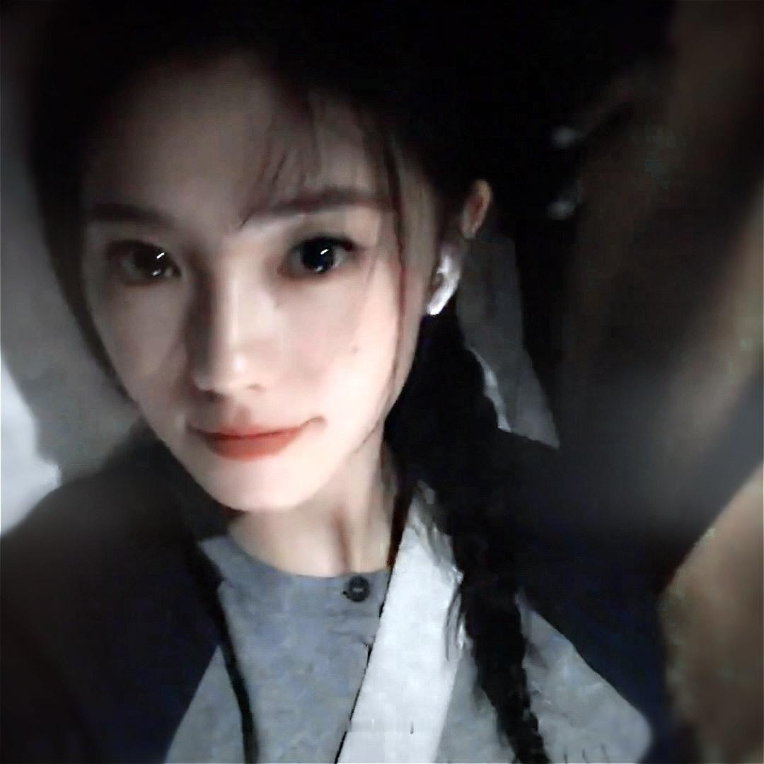 刘浩存  ✨刘浩存齐齐哈尔vlog💙潮汐退去之时 我们的影子还黏在一起