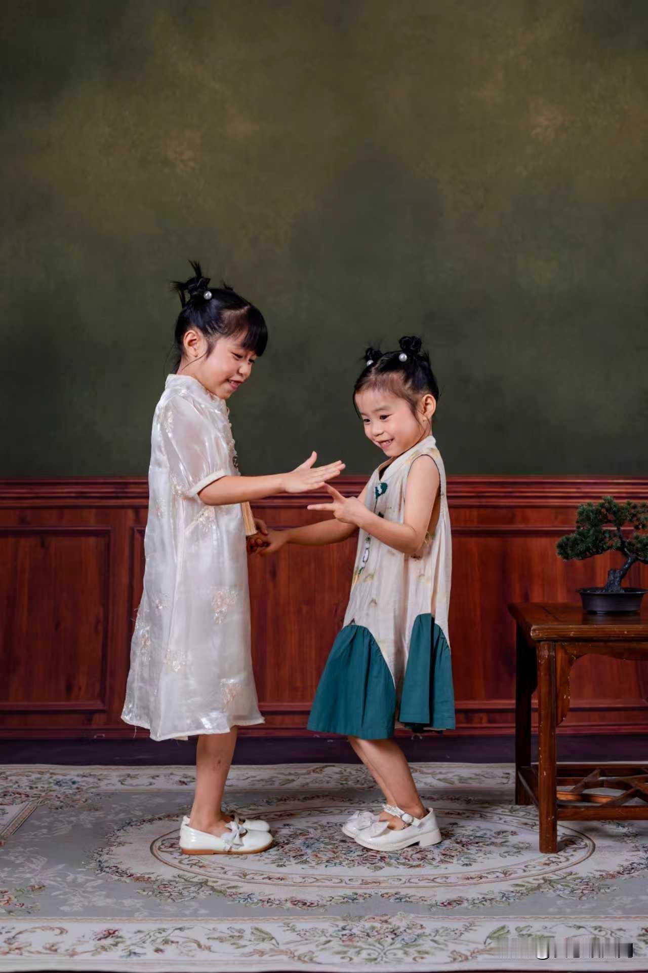 分享一张随手拍去拍全家福的时候，摄影师拍完最后一张就是“好了，已全部拍完”但我灵