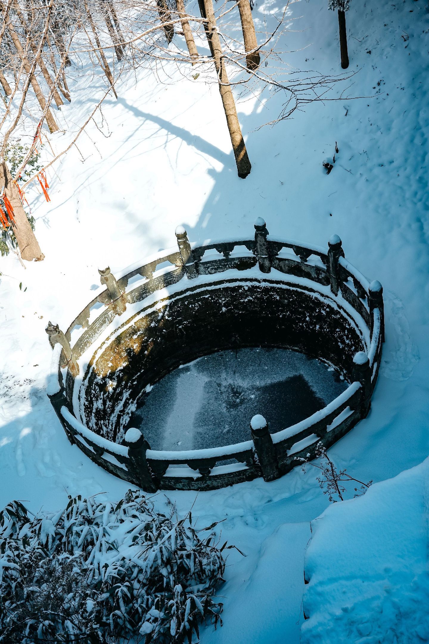 “我问道长人生的意义是什么？他低头不语，却恍然大悟。”武当山