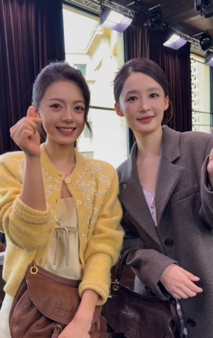 李沁赵今麦同框香到我了李沁赵今麦都是春风拂面那一挂的 ​​​李沁赵今麦同框真的太