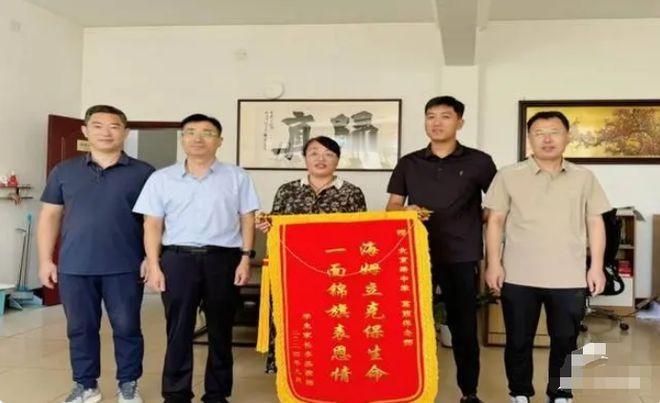 “慢一秒就是一条命！”今年九月，山东日照，一老师正在讲台上说话，突然一个学生冲到