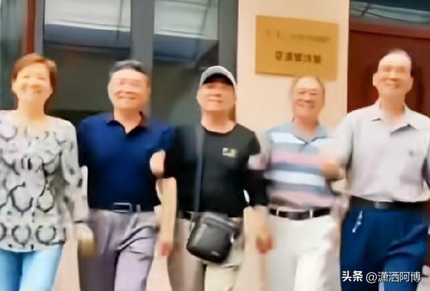 江苏企退朋友们，大家一定都记得这五位功德无量的平民英雄吧。我堂姐就会在每次拿养老