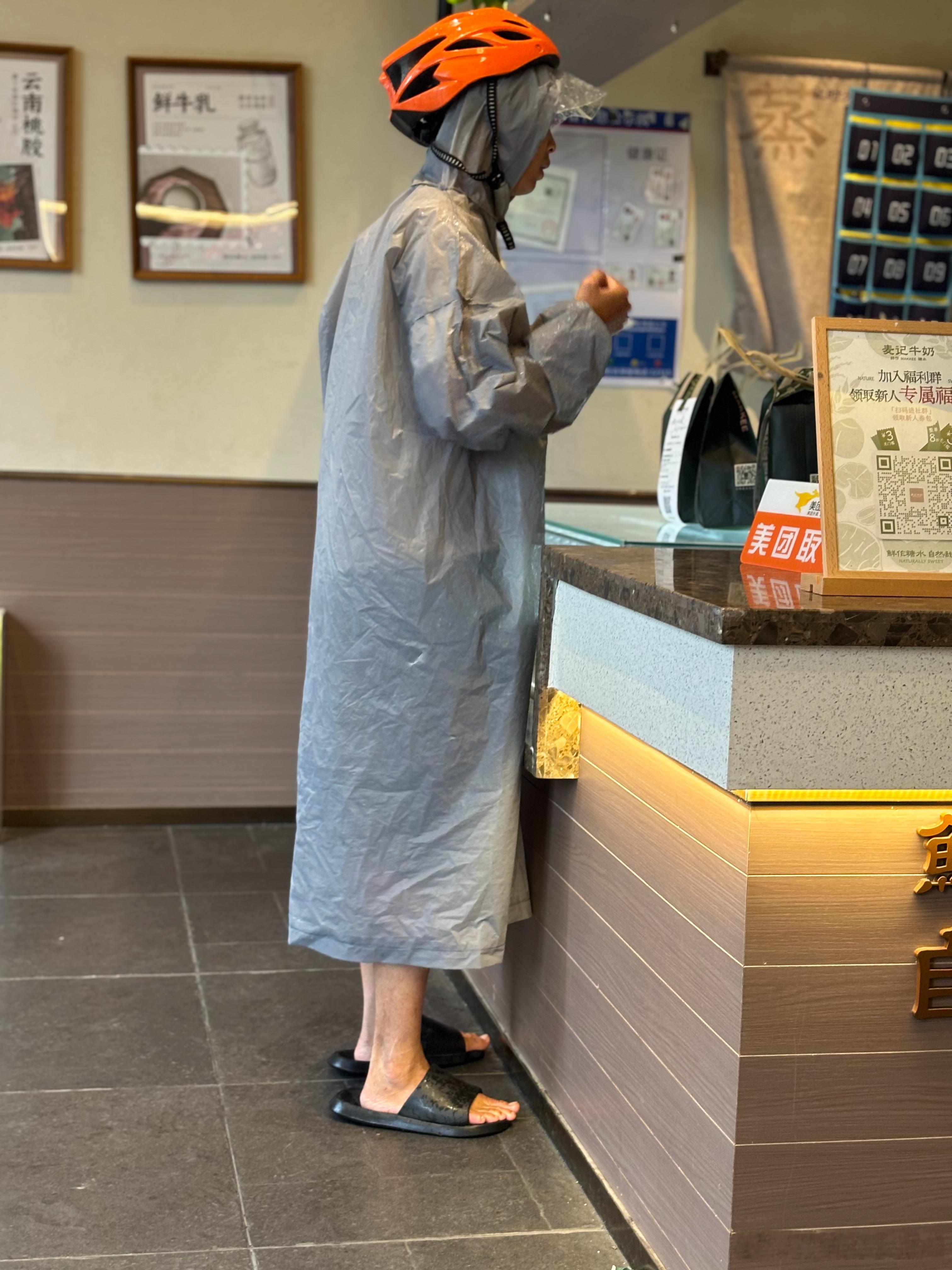 这种长款雨衣的穿着体验怎么样？ 