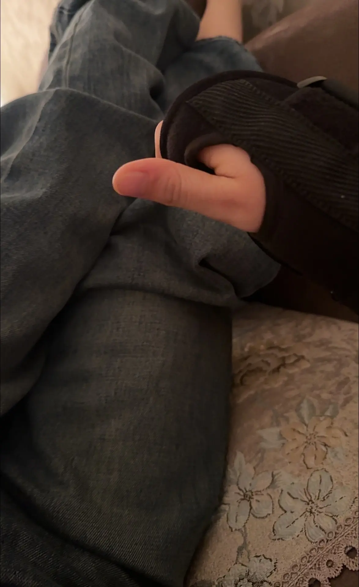 人怎么可以恶心到这种程度，想的不闹大了还装上好人了，给你用我带了固定器...